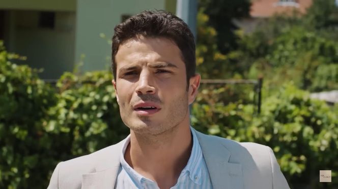 Ege zauważy, że Zeynep wsiada do samochodu z obcym mężczyzną