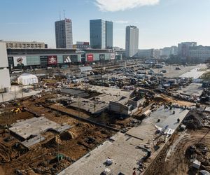 Postęp prac na placu Centralnym w Warszawie (luty 2025)