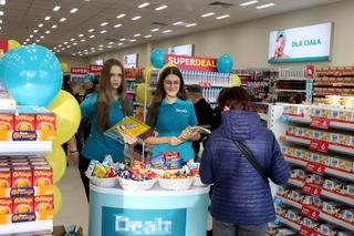 Otwarcie Centrum Handlowego Maxim w Legionowie. Tłum szturmował sklepy, klienci chcieli wejść z drzwiami