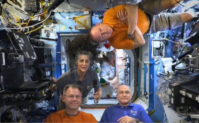 Thanksgiving astronautów bez grawitacji, ale z brukselką i wędzonym indykiem