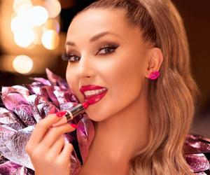 Avon z nową gwiazdą: Cleo olśniewa jako ambasadorka linii kosmetyków Make up + Pielęgnacja