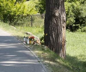 Trzech mężczyzn spłonęło żywcem. Tak wygląda miejsce tragedii. Poruszający gest dla zmarłych