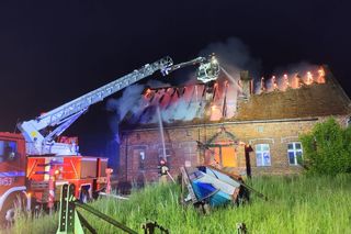 Z domu zostały tylko ściany. Pożar w Łękanowie niedaleko Góry [ZDJĘCIA]