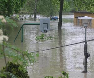 Wielka woda wdzierała się do domów. 14 lat temu Kraków i Małopolska walczyły z powodzią