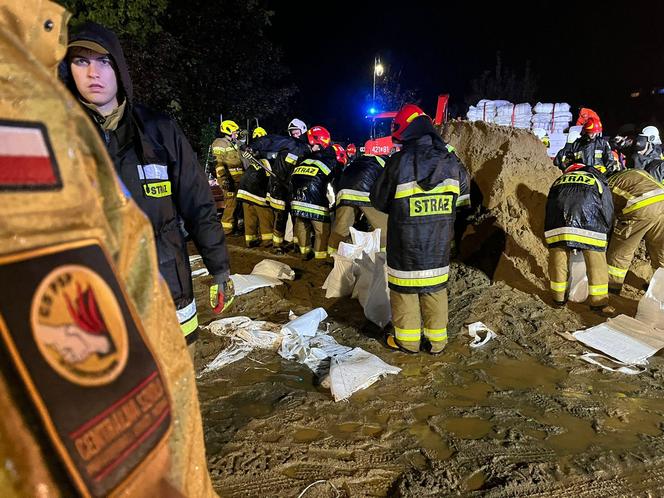 Zagrożenie powodziowe w Polsce. Strażacy interweniowali już 1,3 tys. razy 