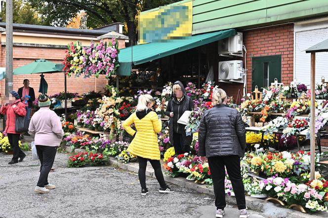 Drożyzna przy warszawskich cmentarzach przed świętem zmarłych 