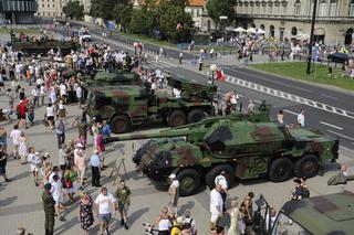 15 sierpnia Święto Wojska Polskiego. Uwaga na zmiany w komunikacji miejskiej [UTRUDNIENIA, OBJAZDY, KORKI]