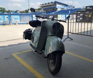 Osy kręciły kółka na stadionie żużlowym w Lesznie. Ogólnopolski zlot skuterów Osa Osieczna-Leszno 