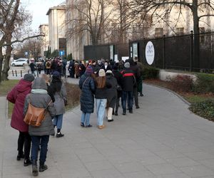 Warszawiacy szturmowali muzeum. Gigantyczne kolejki w ostatnim dniu wystawy obrazów Chełmońskiego