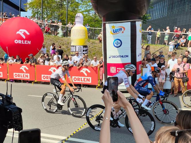 Tour de Pologne w Katowicach. Kolarze bawią się z kibicami