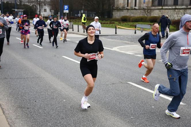 Bieg na Piątkę 2024, Warszawa - zdjęcia. Biegłeś? Szukaj się w galerii!