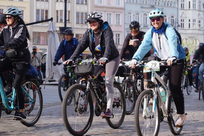 Bydgoszczanie na rowerach rozpoczęli nowy sezon turystyczny! Chętnych nie brakowało [ZDJĘCIA]