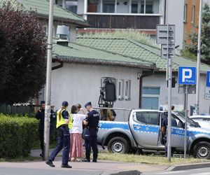 Blok przy ul. Powstańców w Ząbkach po pożarze