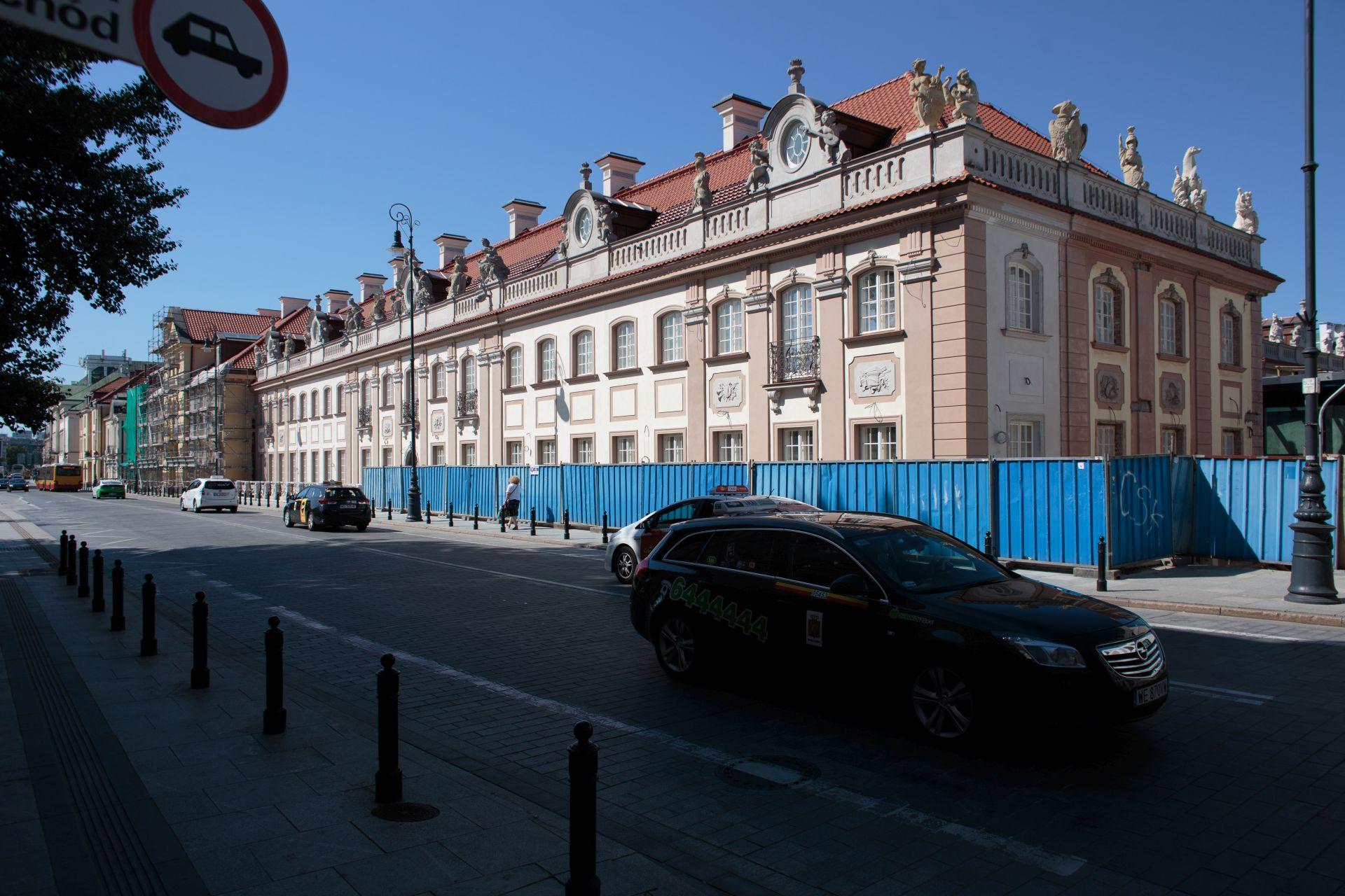 Pałac Branickich w Warszawie: hołd dla budowniczych powojennego miasta