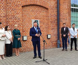 Rozpoczeły się obchody 20-lecia MSCW Elektrownia - Dziś odsłonięto tablicę upamiętniająca wieloletniego dyrektorka instytucji