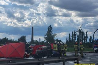 Śmiertelny wypadek pod Lowiczem. Trzy osoby nie żyje. Kobieta i dziecko sploneli w aucie