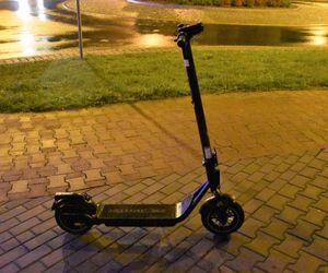 Dramatyczny wypadek w Oświęcimiu. 38-latka na hulajnodze potrącona przez opla. Trafiła do szpitala