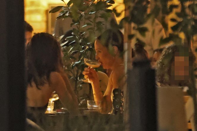 Marina Łuczenko-Szczęsna i Natalia Szroeder imprezują