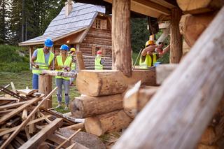 Jak znaleźć dobrą ekipę budowlaną, remontową? Czy TANIO znaczy ŹLE? Praktyczne wskazówki