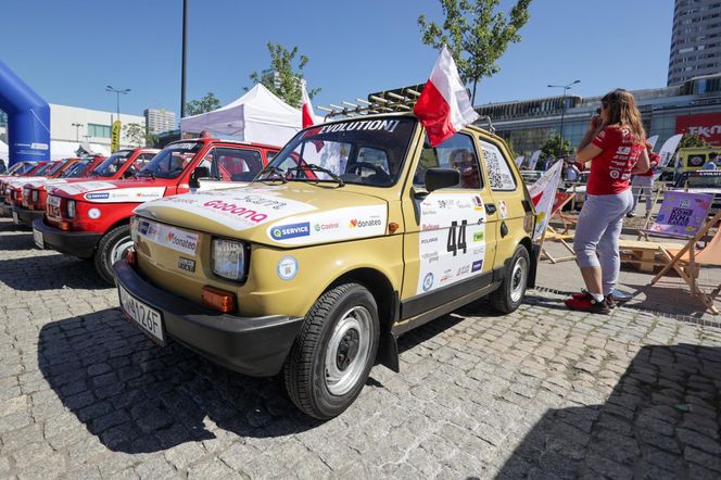 98 Fiatów 126p jedzie trasą wokół Bałtyku