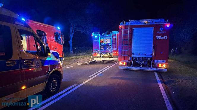 Dwie osoby nie żyją po wypadku traktora i osobówki za Śniadowem [FOTO]