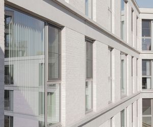 Stolarka otworowa w budownictwie komercyjnym: rola izolacyjności akustycznej