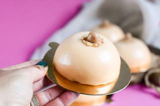 Ciastka w kształcie piersi promują profilaktykę raka piersi