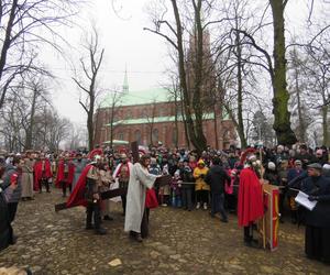 Misterium Męki Pańskiej na kalwaryjskim wzgórzu w Piekarach Śląskich