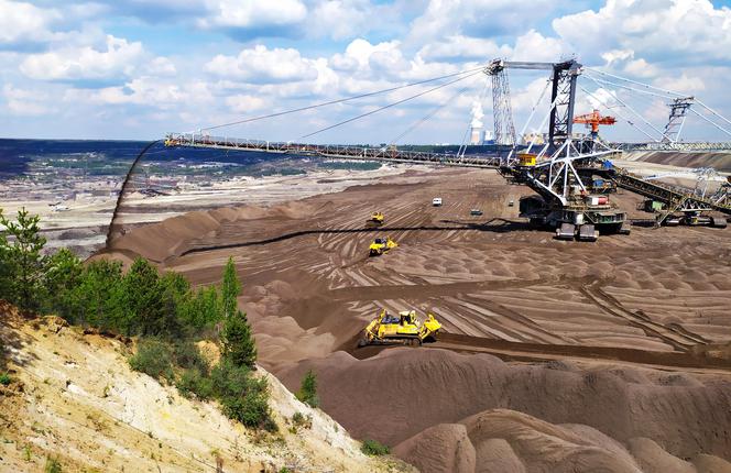 Kolejny krok w stronę gigantycznego jeziora. Kopalnia Bełchatów usypała plażę i linię brzegową