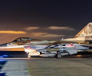 F-16I Sufa uzbrojony w bomby Spice 2000