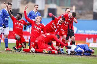 Chwile grozy w Płocku! Piłkarz trafił do szpitala. Boguski bohaterem Wisły [WIDEO]