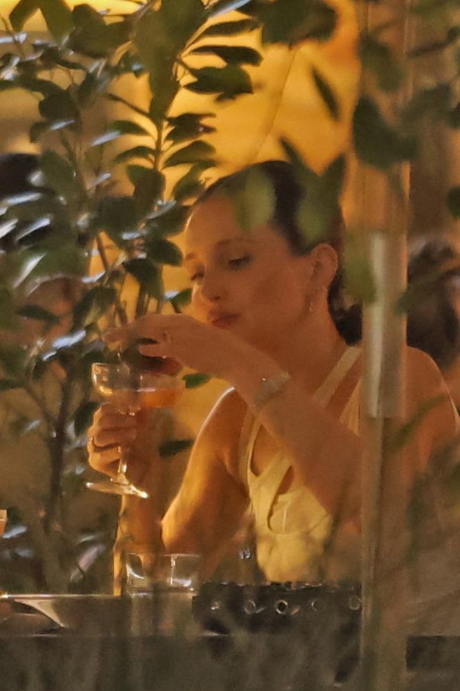 Marina Łuczenko-Szczęsna i Natalia Szroeder imprezują