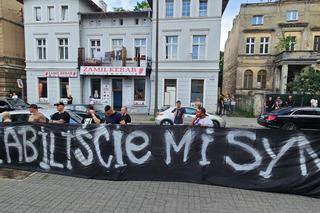  Inowrocław. 27-latek zmarł w czasie interwencji policji. Ponad 100 osób protestowało pod komendą [ZDJĘCIA]