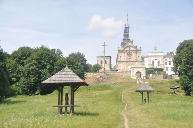 Wał kultowy na Łysej Górze i Święty Krzyż