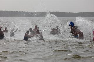Lany Poniedziałek z lubelskimi morsami. Wiaderka i sikawki poszły w ruch!