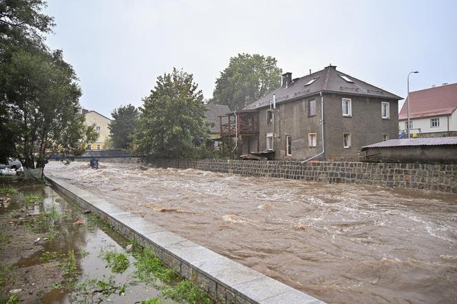 Ewakuacja mieszkańców Lądka-Zdroju. Wylała rzeka Biała Lądecka