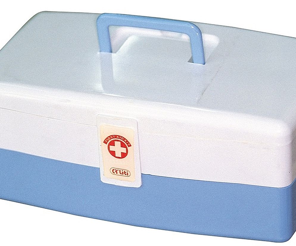 Niezbędnik diabetyka powinien zwierać obowiązkowo glukometr, wstrzykiwacz insuliny, pompę insulinową, paski testowe do pomiaru stężenia ciał ketonowych we krwi i ciśnieniomierz. Ponadto każdy chory na cukrzycę powinien nosić bransoletkę zawierającą podstawowe dane kontaktowe i cukierki na wypadek nagłego niedocukrzenia.