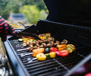 Tego nie może zabraknąć na Twoim grillu w długi sierpniowy weekend. Lidl wprowadza masę promocji