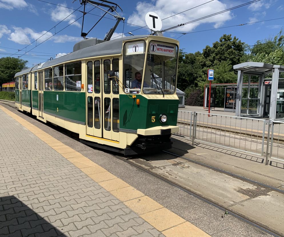 Tramwaj typu 102N w Warszawie