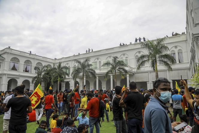 Manifestanci wdarli się do siedziby prezydenta Gotabayi Rajapaksy