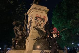 Pomnik Tadeusza Kościuszko zdewastowany. Wiadomo, kto go odnowi. Protesty w USA