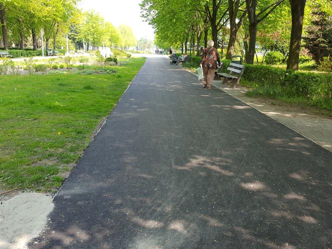 ​Asfalt na ulicach, asfalt w...parkach w Lesznie 
