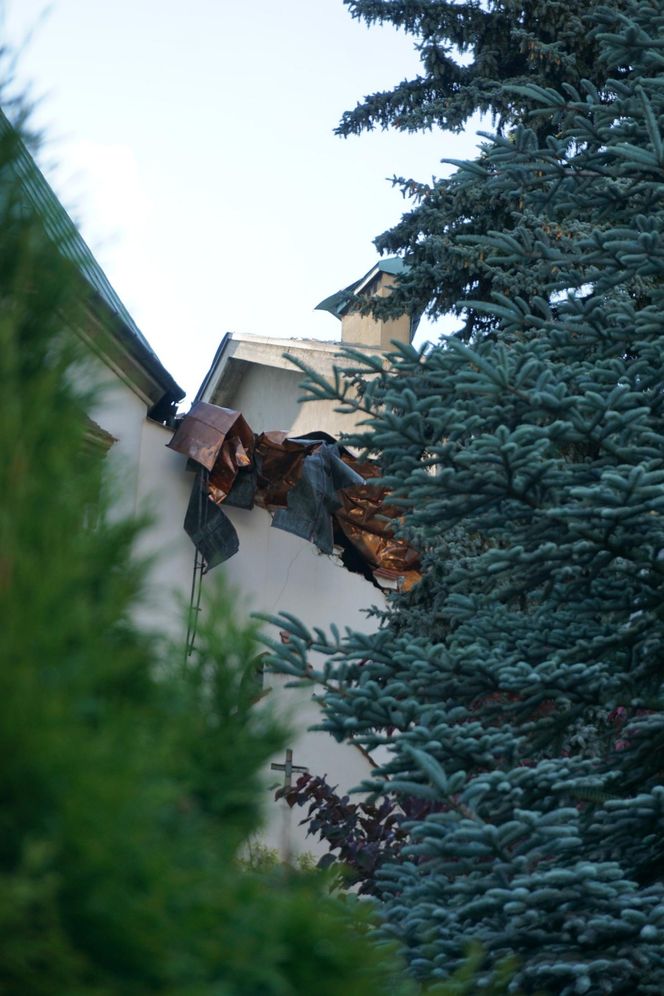 Burza zerwała dach kościoła w Brzesku! Chwile grozy podczas nabożeństwa