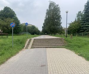 Schody dzielą ścieżkę rowerową. W internecie pojawiła się dyskusja na temat lubelskiej infrastruktury 
