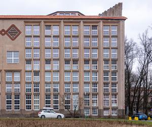 Biblioteka SGH - zdjęcia. Zobacz wspaniałe wnętrza warszawskiego gmachu