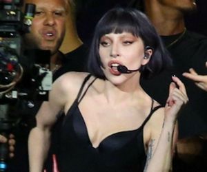 Lady Gaga upadła na scenie. To wyglądało naprawdę poważnie
