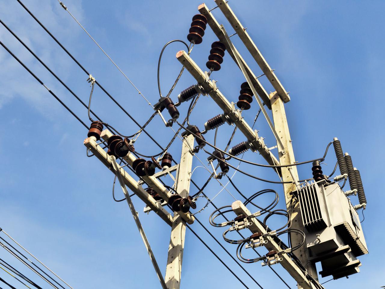 Jak dobierać ograniczniki przepięć? Co jest ważne przy ich instalacji?
