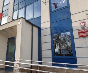 Wyszedł z więzienia i znowu robił okropne rzeczy. Poszkodowane są dzieci