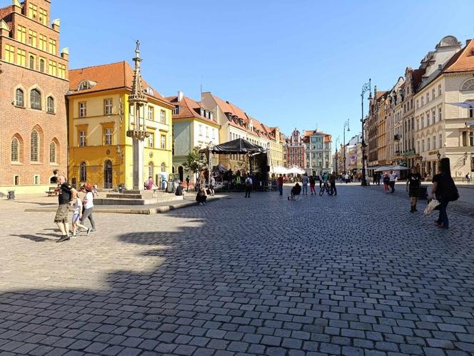 Gitarowy Rekord Świata 2024 we Wrocławiu rozpoczęty! Tak od samego rana wygląda teraz Rynek 