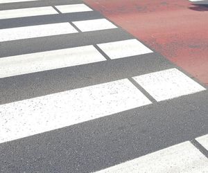 92-latek potrącił samochodem pieszą i odjechał